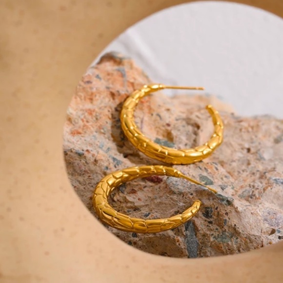 💛Gold plated snails texture earrings - Picture 4 of 5